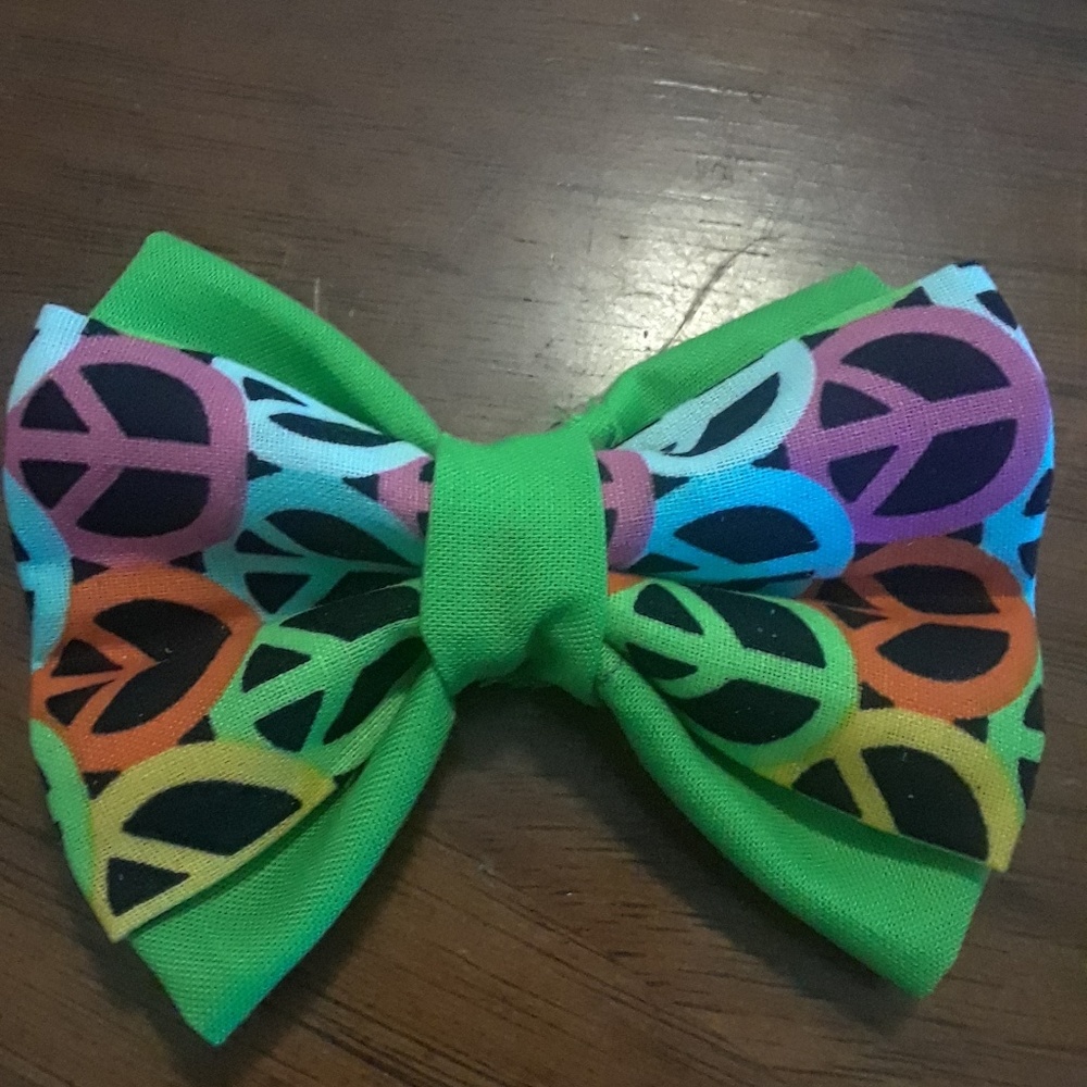 Double stacked peace bow